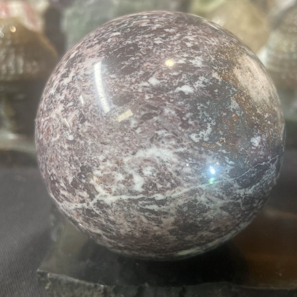 Beautiful purple and white and lavender lepidolite sphere 68 mm 391 g - Picture 3 of 4